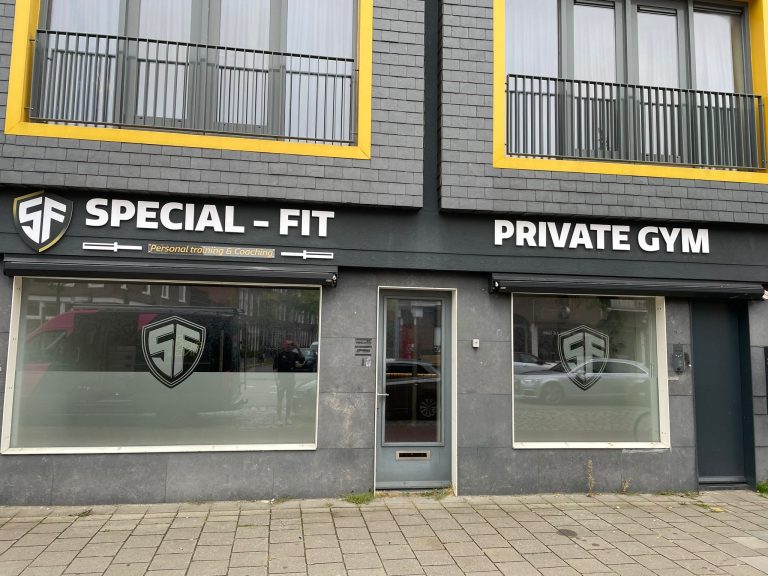 Onverlichte gevelletters acrylaat